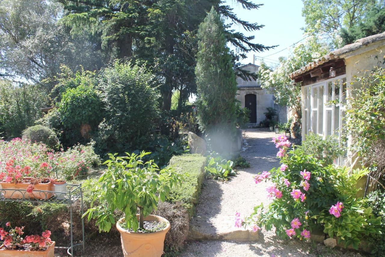 Villa Mas De La Chapelle Sainte-Elisabeth Tarascon Exterior foto